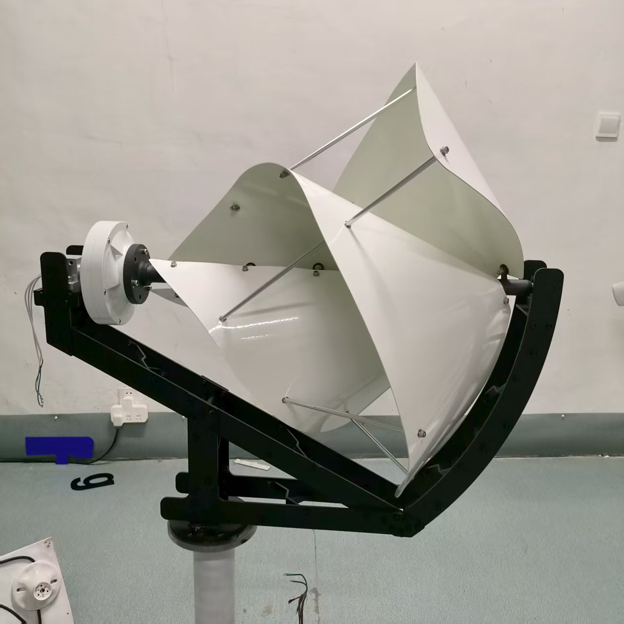 กังหันลมแม่เหล็กไฟฟ้าแบบแกนตั้ - Wind Turbine 1000W 24V บทวิจารณ์และราคา