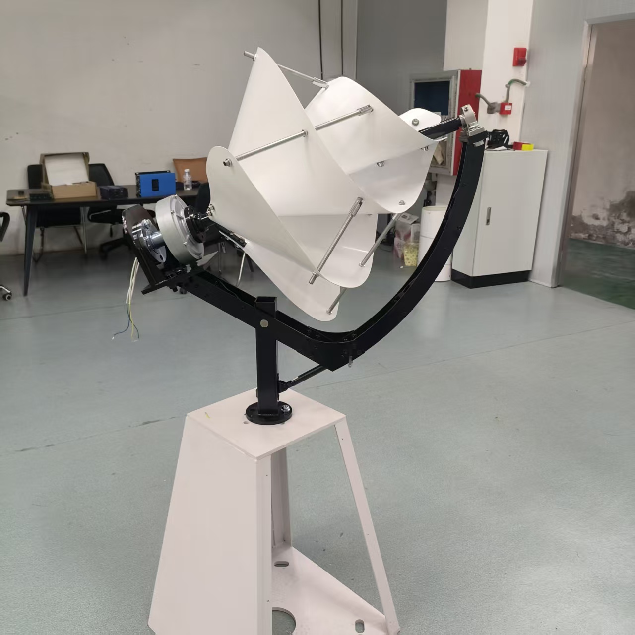 กังหันลมแม่เหล็กไฟฟ้าแบบแกนตั้ - Wind Turbine 1000W 24V บทวิจารณ์และราคา